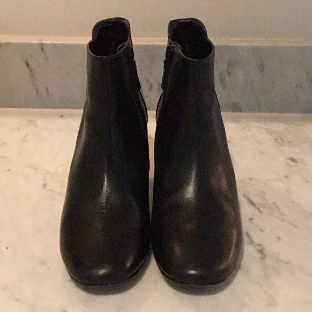 Cole Haan Women’s Black Croc Block Heel Zip up Leather Booties Size 9